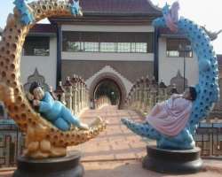The park was made with a budget of 40 crores INR and is one of the most expensive gardens in India.